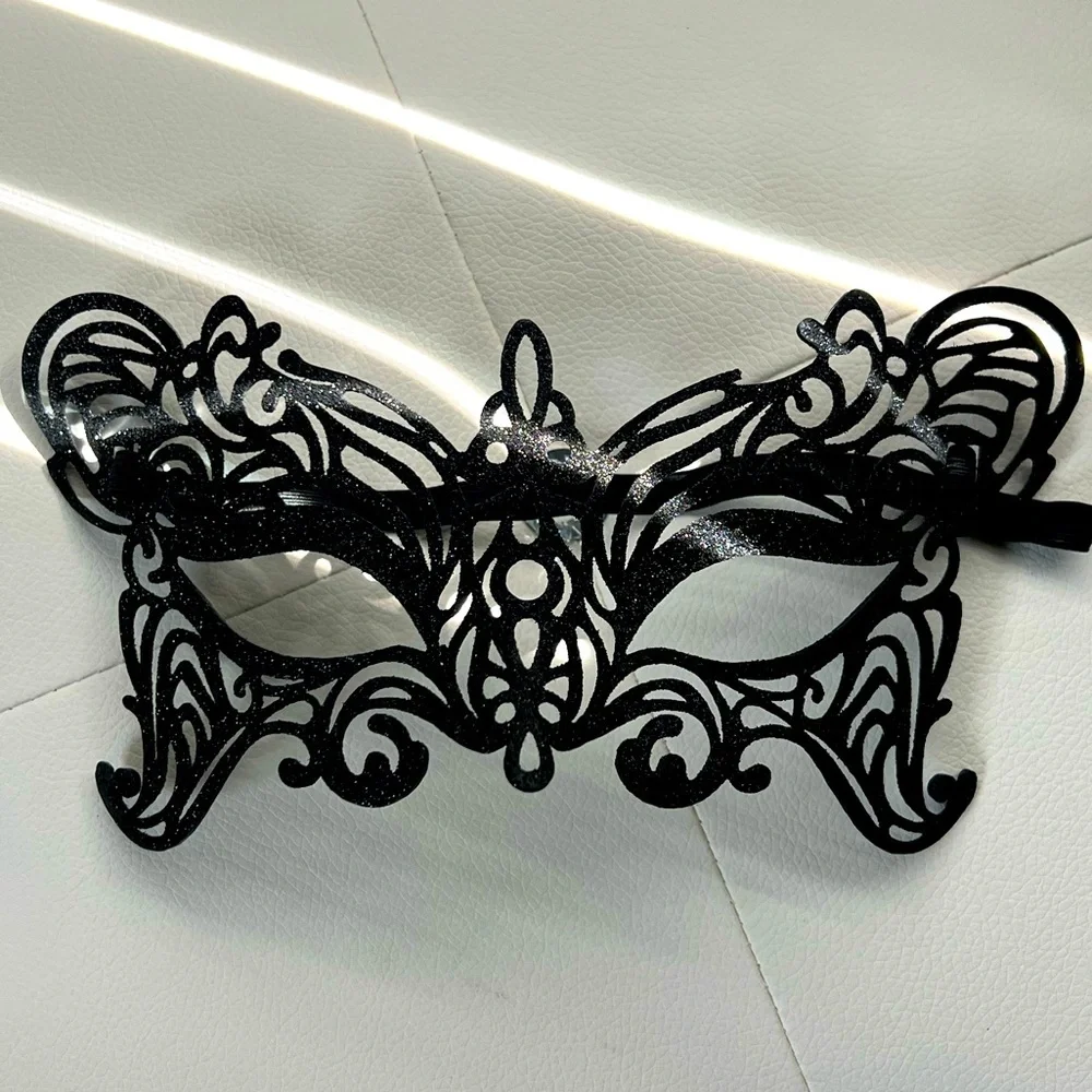 Sexy Glitter Hard Lace Carnival Mask.